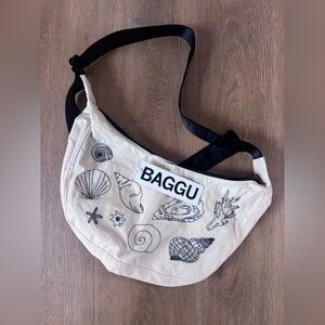 Baggu Embroidered Medium Crescent Bag